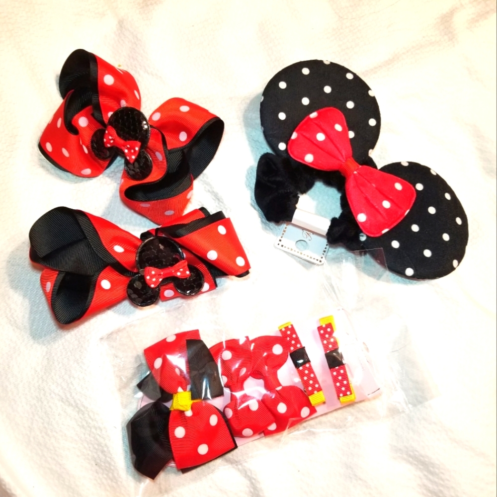 NWT MOUSE EARS SET 8 PIECES scrunchy ears